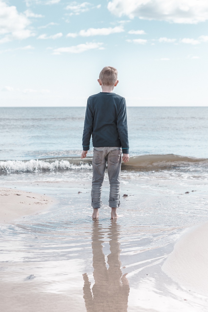 kid, beach, think-869188.jpg