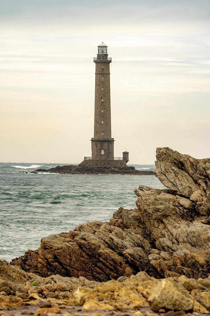 lighthouse, island, sea-6365680.jpg